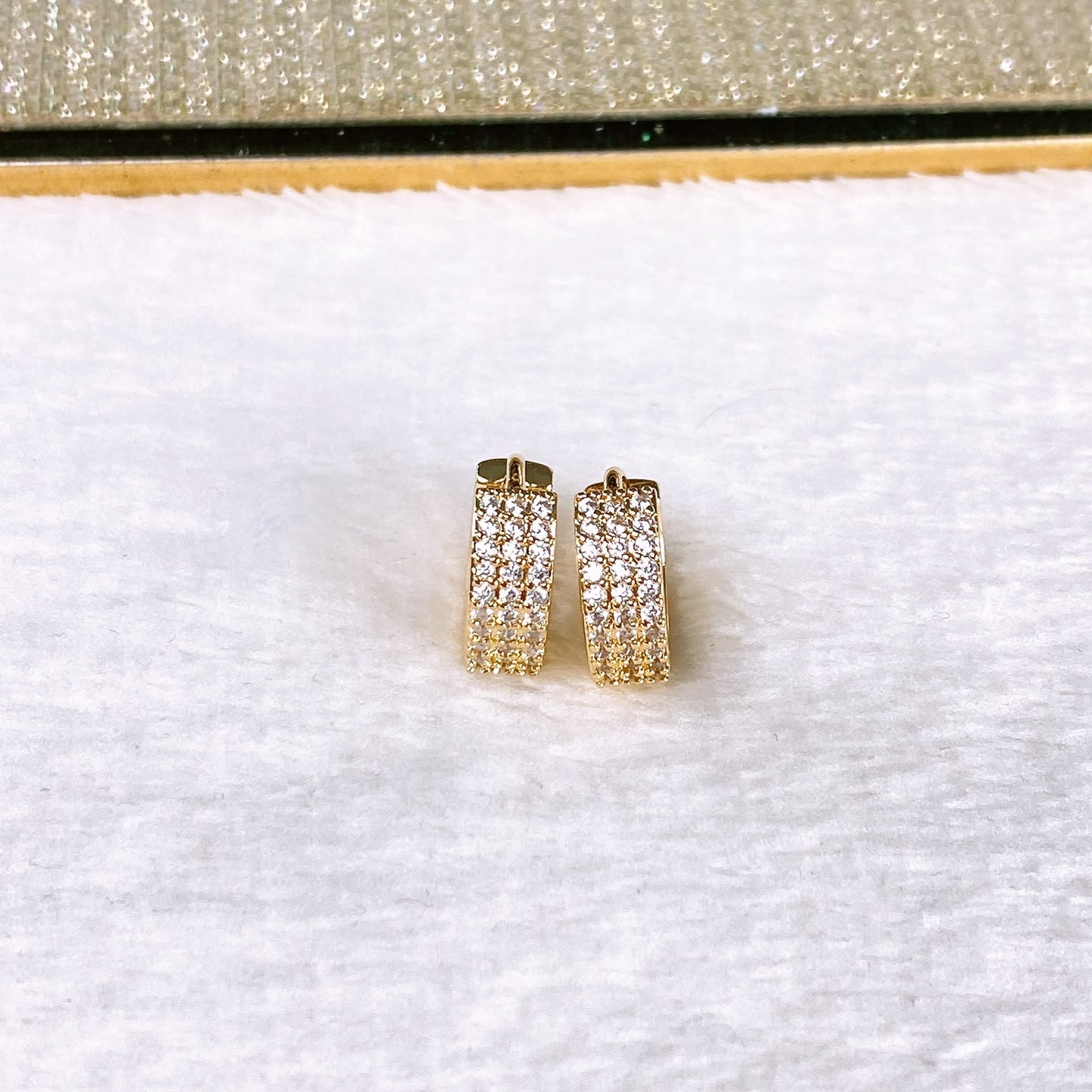Arete de Chapa de Oro y Zirconia COA2908-1