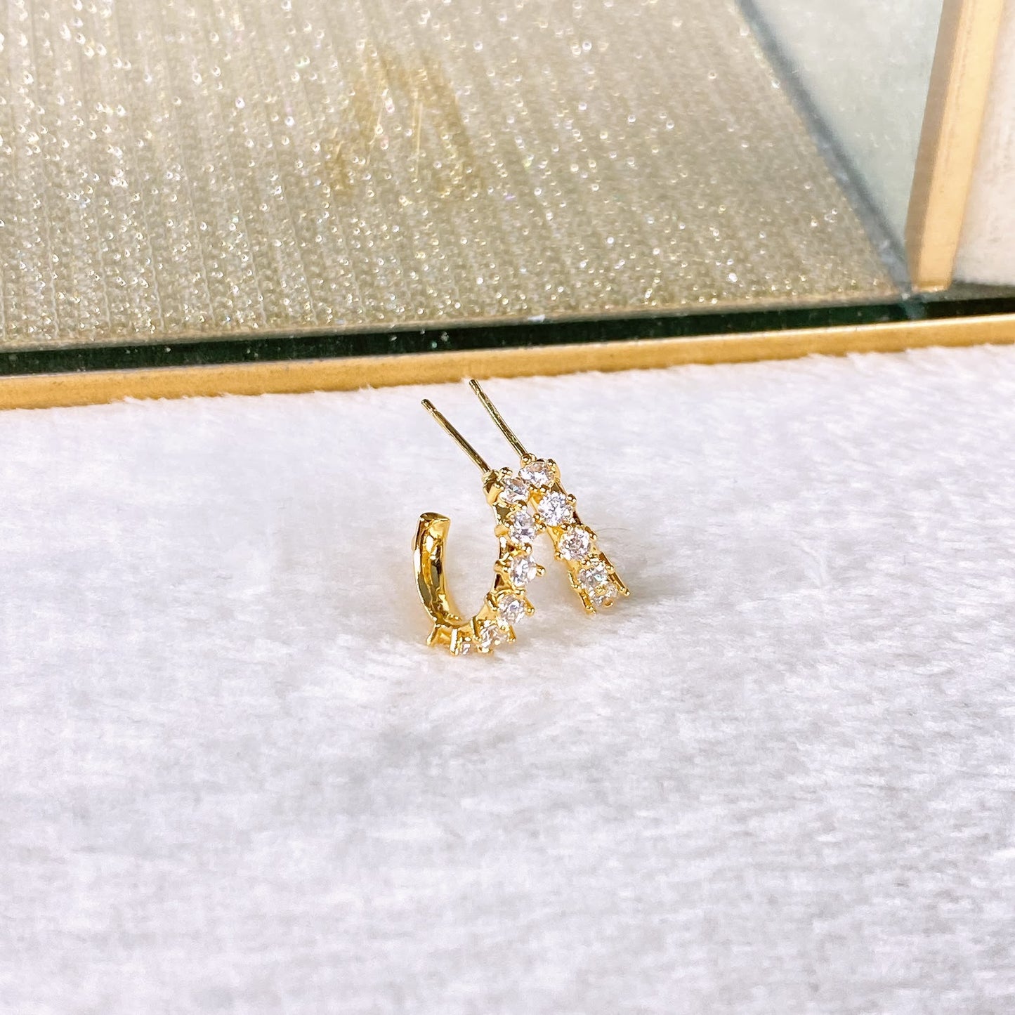 Arete de Chapa de Oro y Zirconia COA2911-1