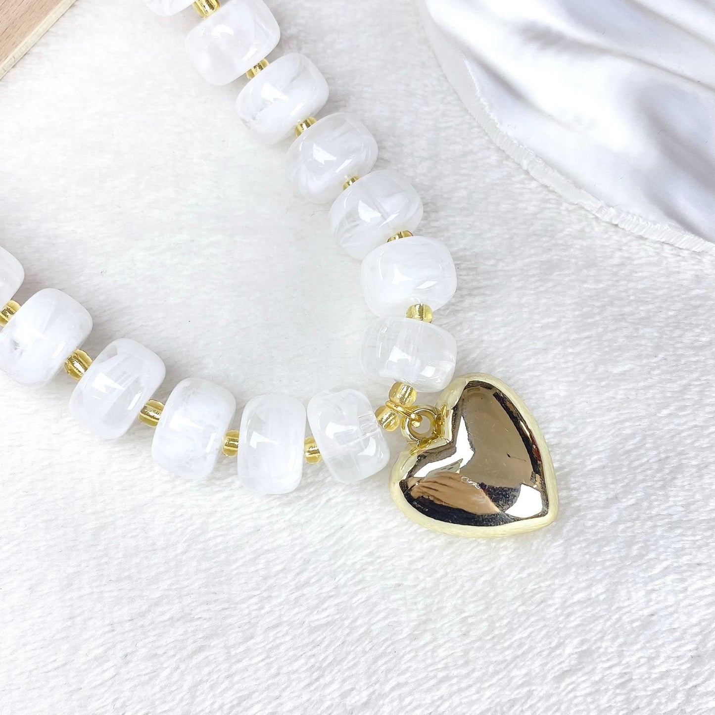 Collar de Acrilico y  Chapa de Oro CC2584-8