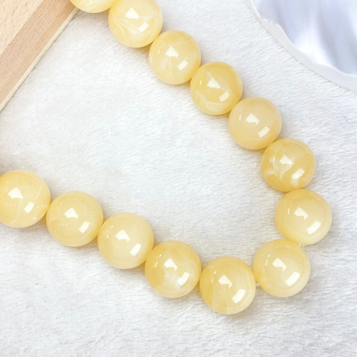 Collar de Acrilico y  Chapa de Oro CC2589-4