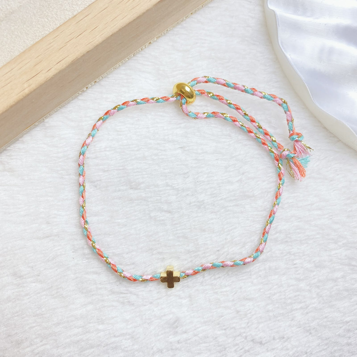 Pulsera Hilo con Chapa de oro COP1992-9