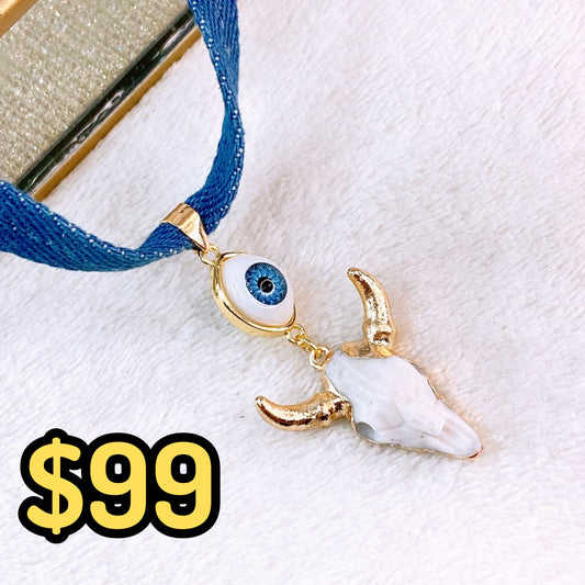 Shocker de Mezclilla con Dije de Aleación CB885-1