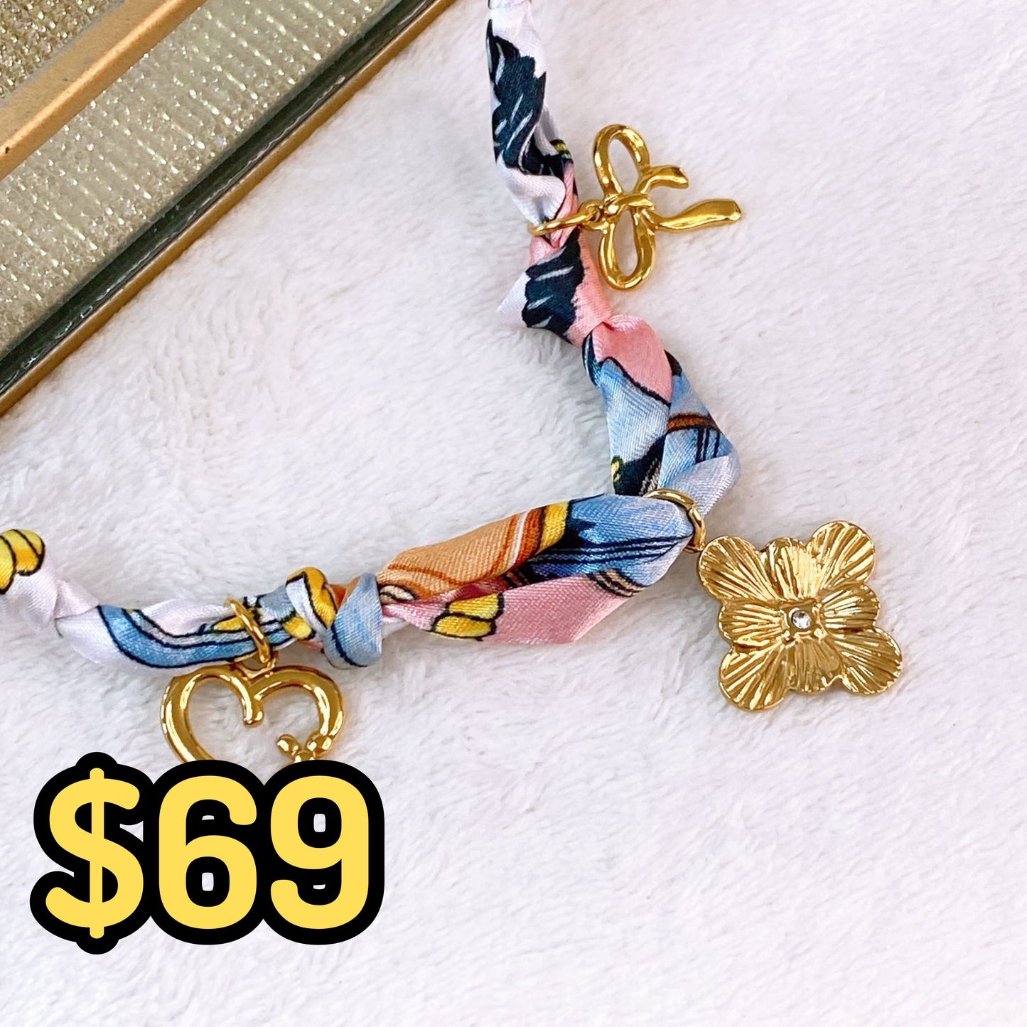 Collar de Tela con Dijes de Acero Inoxidable CAI3190-1