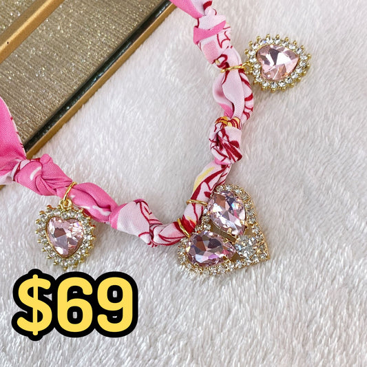 Collar de Tela con Dijes de Aleación CB852-1